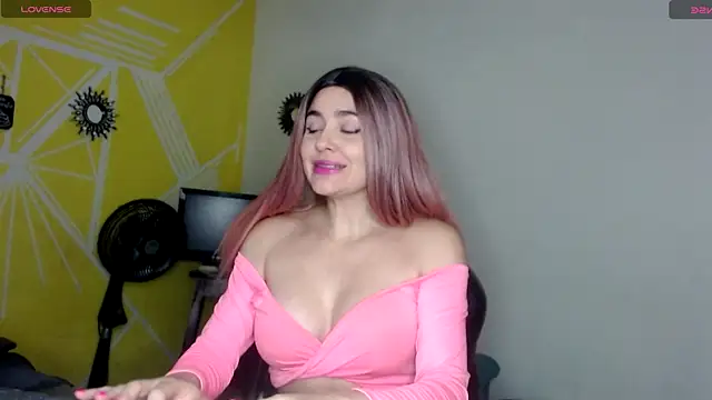 Snapshot of Nikolle_Rouss chatting on February 2025 06:43:02 AM Nikolle Rouss online show from February 2025 06:43:02 AM