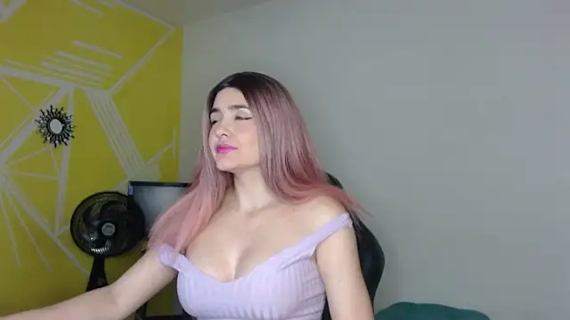 Snapshot of Nikolle_Rouss chatting on March 2025 11:12:02 AM Nikolle Rouss online show from March 2025 11:12:02 AM