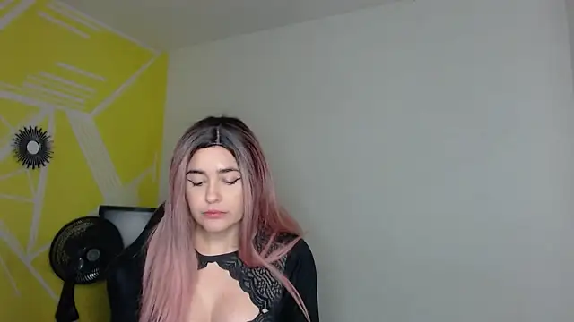 Snapshot of Nikolle_Rouss chatting on September 2025 07:30:02 PM Nikolle Rouss online show from September 2025 07:30:02 PM