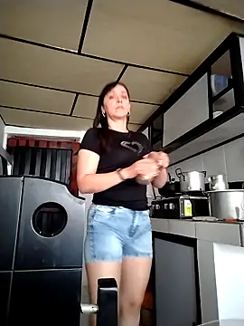 natalie cowens online show from October 2025 09:01:01 PM