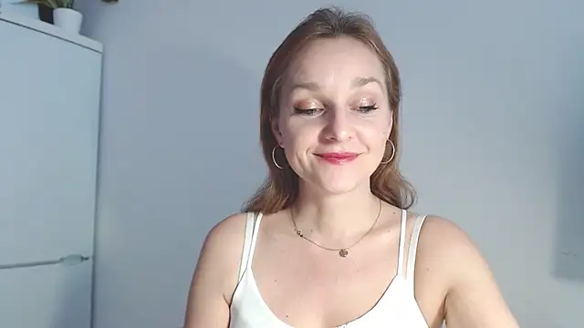 Snapshot of AliciaDesire chatting on February 2026 02:21:01 PM AliciaDesire online show from February 2026 02:21:01 PM