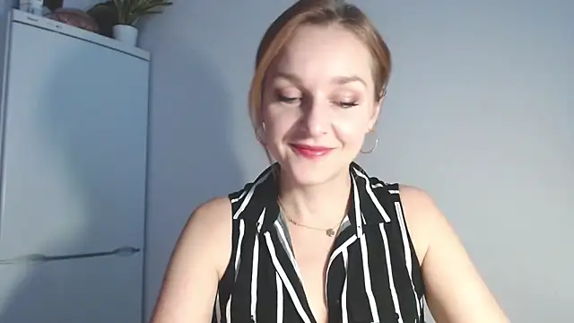 Snapshot of AliciaDesire chatting on February 2026 07:01:01 AM AliciaDesire online show from February 2026 07:01:01 AM