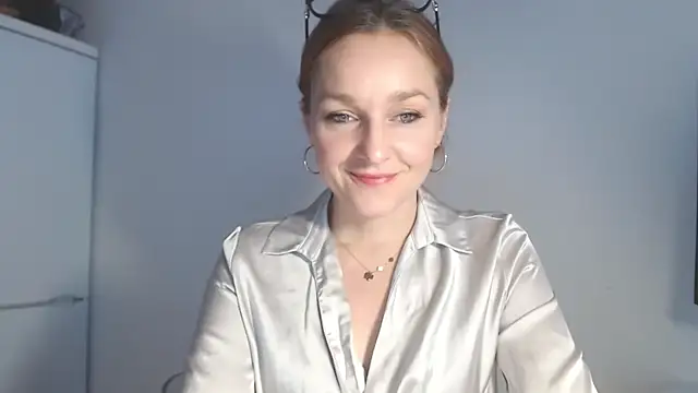 Snapshot of AliciaDesire chatting on February 2026 07:05:01 AM AliciaDesire online show from February 2026 07:05:01 AM