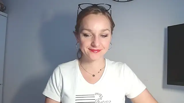 Snapshot of AliciaDesire chatting on February 2026 06:53:01 AM AliciaDesire online show from February 2026 06:53:01 AM