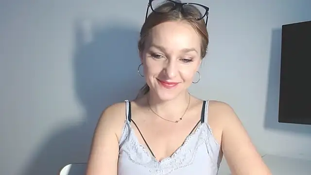 Snapshot of AliciaDesire chatting on February 2026 06:48:02 AM AliciaDesire online show from February 2026 06:48:02 AM