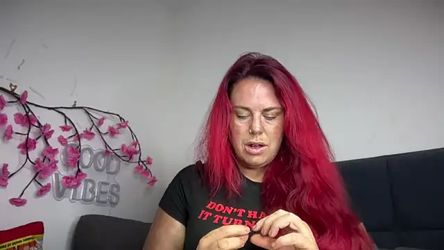 Snapshot of redxxxvixen chatting on May 2026 09:21:01 PM redxxxvixen online show from May 2026 09:21:01 PM