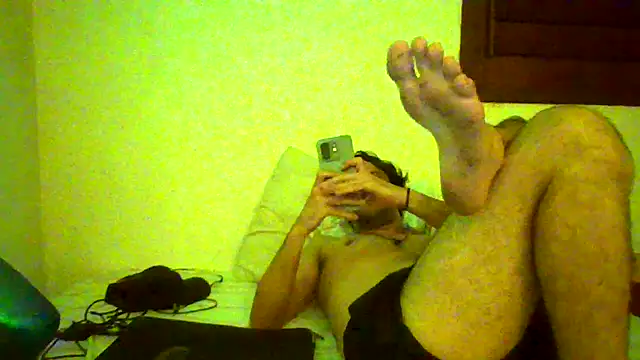 Snapshot of couplemilk chatting on April 2026 12:28:01 AM couplemilk online show from April 2026 12:28:01 AM