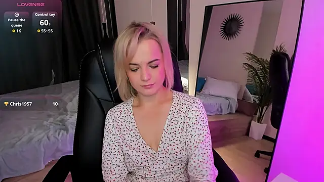 Snapshot of JessicaBeverly chatting on September 2025 05:51:01 AM JessicaBeverly online show from September 2025 05:51:01 AM