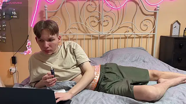 Snapshot of gay_boyss chatting on March 2025 06:15:02 PM gay boyss online show from March 2025 06:15:02 PM