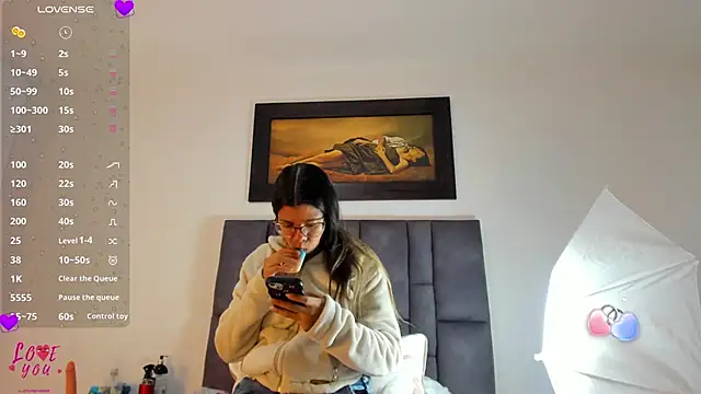 Vahiolet smith online show from April 2026 03:12:01 AM