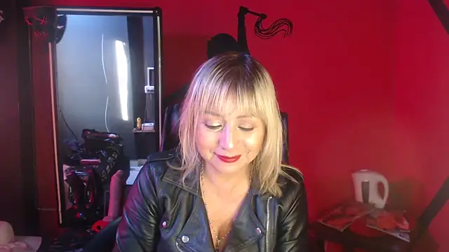 KLOE PIELL online show from November 2025 09:48:01 PM