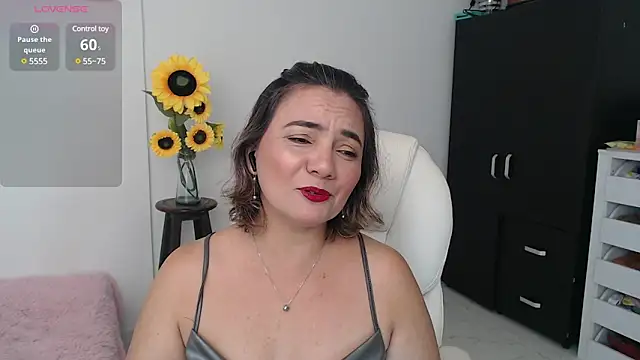 Snapshot of Ghada_milf chatting on December 2024 11:01:02 PM Ghada milf online show from December 2024 11:01:02 PM