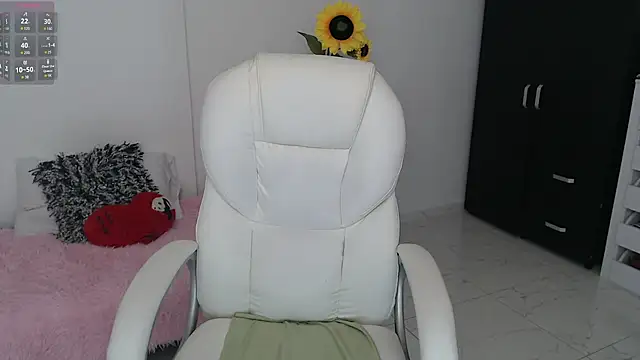 Snapshot of Ghada_milf chatting on December 2024 02:10:02 AM Ghada milf online show from December 2024 02:10:02 AM