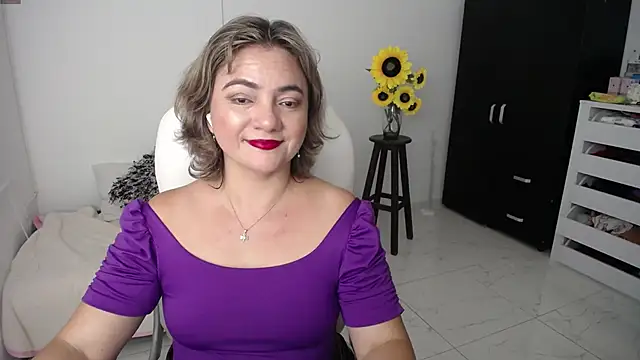 Snapshot of Ghada_milf chatting on February 2025 03:00:01 PM Ghada milf online show from February 2025 03:00:01 PM