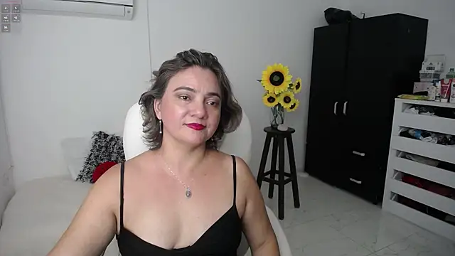 Snapshot of Ghada_milf chatting on March 2025 01:31:02 AM Ghada milf online show from March 2025 01:31:02 AM