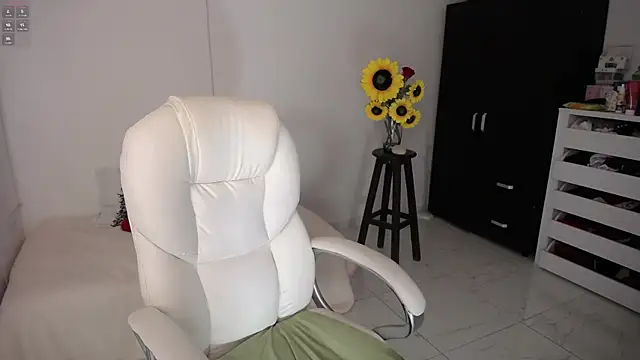 Snapshot of Ghada_milf chatting on March 2025 12:31:02 AM Ghada milf online show from March 2025 12:31:02 AM