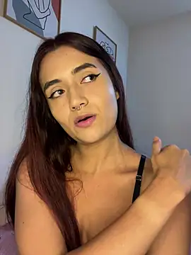 Snapshot of HallieLemon1 chatting on March 2025 04:27:02 AM HallieLemon1 online show from March 2025 04:27:02 AM