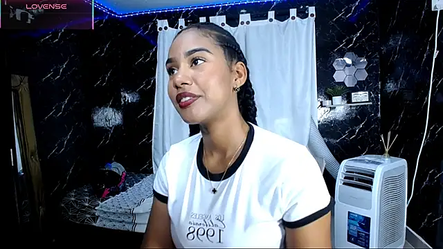 Hillary queen online show from October 2025 12:46:01 PM