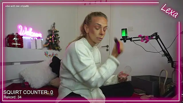 Snapshot of Lexa_xoxo chatting on December 2025 07:49:01 AM Lexa xoxo online show from December 2025 07:49:01 AM