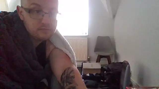 Snapshot of 666closetbiboy chatting on April 2026 05:28:01 PM 666closetbiboy online show from April 2026 05:28:01 PM