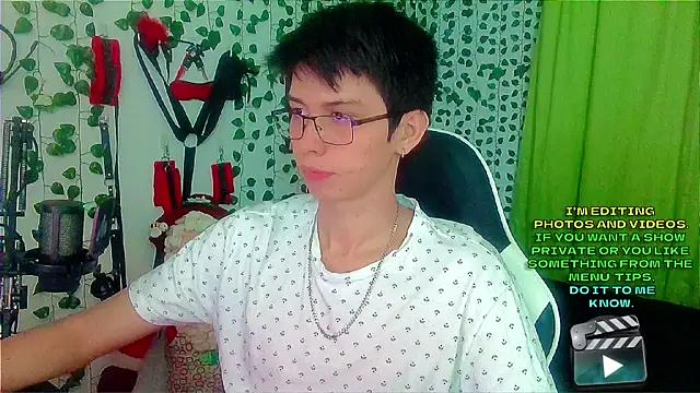 Snapshot of Andy_gray chatting on December 2025 12:43:01 PM Andy gray online show from December 2025 12:43:01 PM