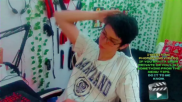 Snapshot of Andy_gray chatting on January 2026 01:33:02 AM Andy gray online show from January 2026 01:33:02 AM