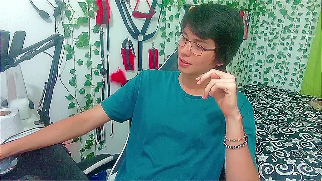 Snapshot of Andy_gray chatting on February 2026 03:54:02 PM Andy gray online show from February 2026 03:54:02 PM