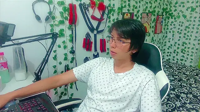 Snapshot of Andy_gray chatting on March 2026 12:14:02 AM Andy gray online show from March 2026 12:14:02 AM