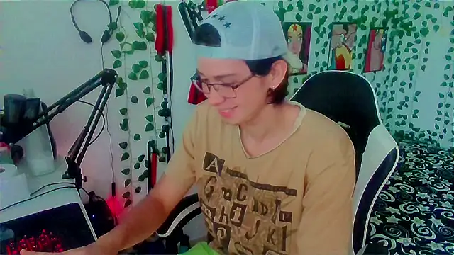 Snapshot of Andy_gray chatting on March 2026 02:53:01 PM Andy gray online show from March 2026 02:53:01 PM