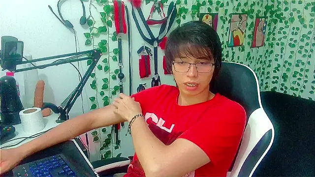 Snapshot of Andy_gray chatting on April 2026 04:04:01 PM Andy gray online show from April 2026 04:04:01 PM