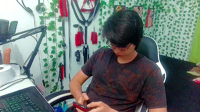 Snapshot of Andy_gray chatting on April 2026 01:43:01 AM Andy gray online show from April 2026 01:43:01 AM