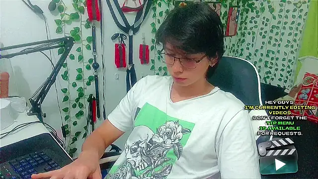 Snapshot of Andy_gray chatting on April 2026 12:32:01 PM Andy gray online show from April 2026 12:32:01 PM