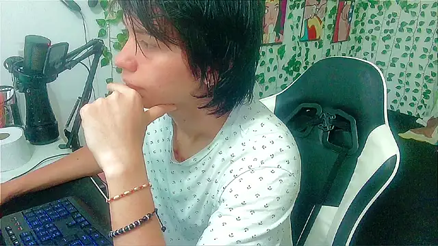 Snapshot of Andy_gray chatting on April 2026 03:08:01 PM Andy gray online show from April 2026 03:08:01 PM