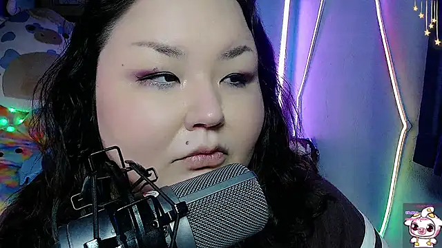 Snapshot of EmGreens chatting on February 2025 04:25:02 AM EmGreens online show from February 2025 04:25:02 AM