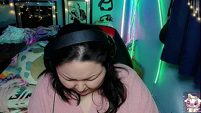 Snapshot of EmGreens chatting on March 2025 09:12:02 AM EmGreens online show from March 2025 09:12:02 AM