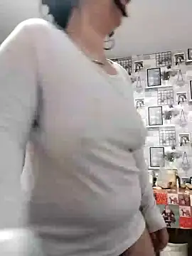 AdelinaJude online show from January 2025 04:20:01 PM