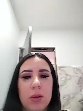 AdelinaJude online show from April 2026 06:28:01 PM