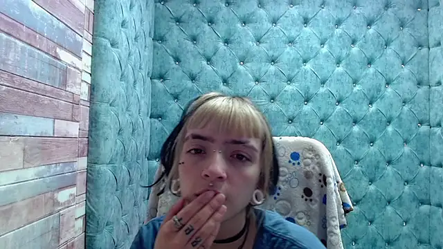 Samantha Smiith online show from October 2025 03:52:02 AM