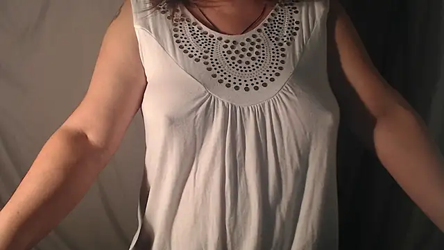 1BECHA1 online show from September 2025 06:24:02 PM