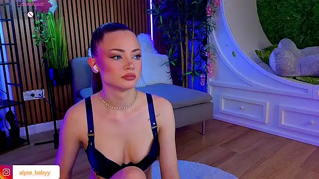 AlyseReuse online show from February 2026 08:21:01 PM