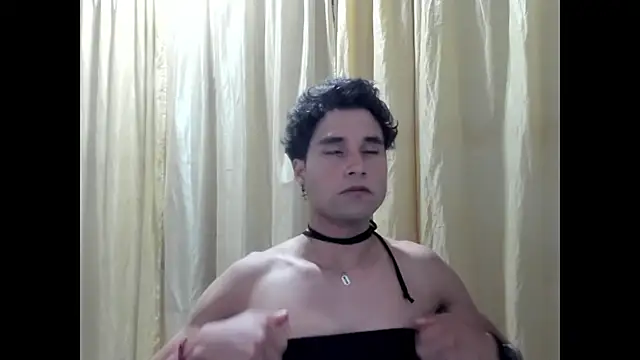 Snapshot of SophiaLevis chatting on April 2026 12:16:02 AM SophiaLevis online show from April 2026 12:16:02 AM