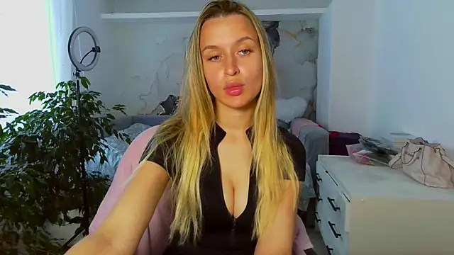 Snapshot of Submissive_love chatting on June 2026 01:53:02 PM Submissive love online show from June 2026 01:53:02 PM