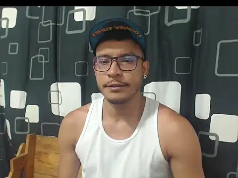 Snapshot of CharlesLeeRay chatting on November 2025 04:44:02 AM CharlesLeeRay online show from November 2025 04:44:02 AM