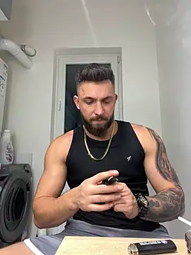 Snapshot of LoveIsBlind_ chatting on December 2024 09:31:01 PM LoveIsBlind  online show from December 2024 09:31:01 PM