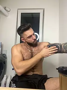 Snapshot of LoveIsBlind_ chatting on December 2024 09:37:01 PM LoveIsBlind  online show from December 2024 09:37:01 PM