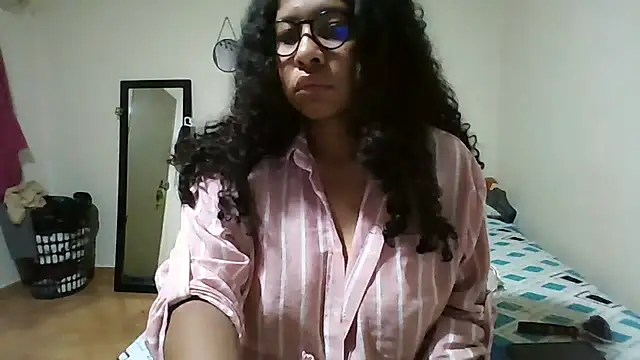 Snapshot of Ivon-09 chatting on April 2026 12:37:01 PM Ivon-09 online show from April 2026 12:37:01 PM