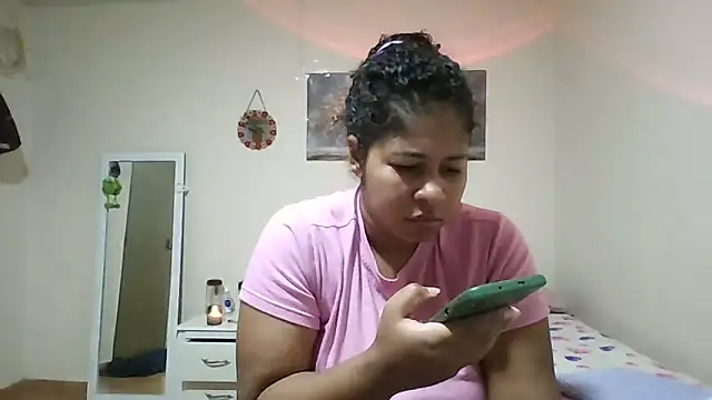 Snapshot of Ivon-09 chatting on May 2026 12:22:02 PM Ivon-09 online show from May 2026 12:22:02 PM