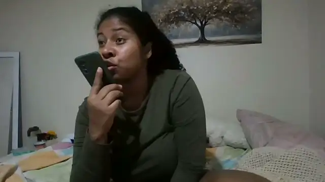 Snapshot of Ivon-09 chatting on June 2026 01:44:01 PM Ivon-09 online show from June 2026 01:44:01 PM