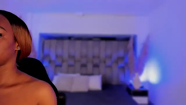 ChaynnaCooper online show from February 2026 04:00:01 AM