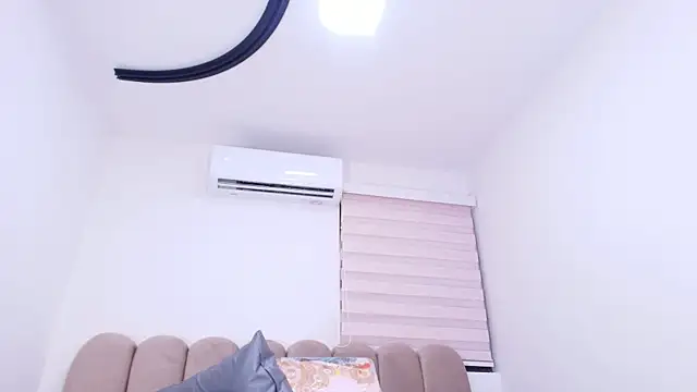 nicol f online show from December 2025 03:04:01 AM